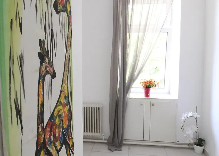 Cozy In Floridsdorf Area Pr4 *